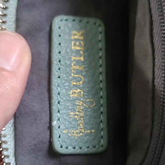 Handbag Butler Wristlet with charging port - Picture 7 of 9